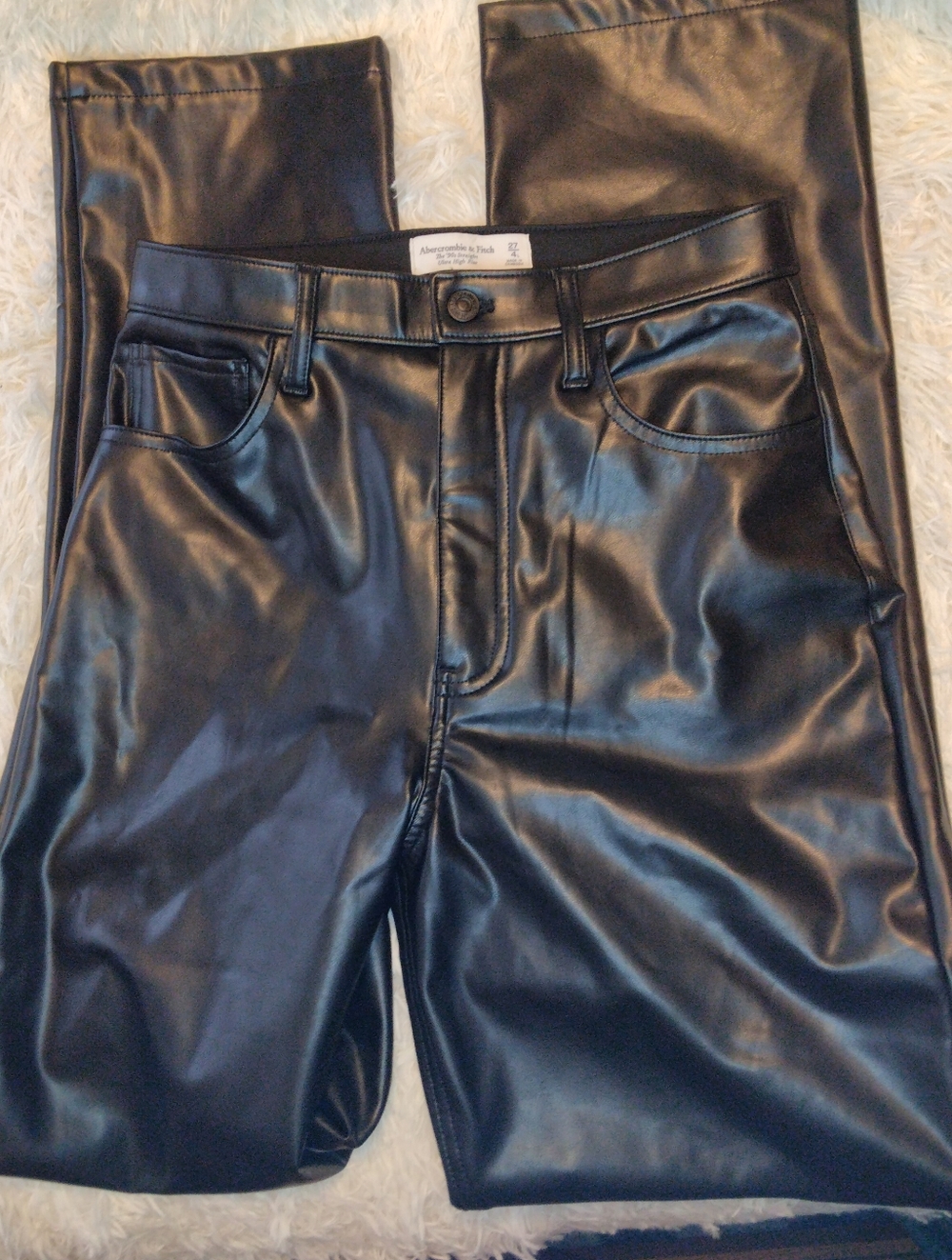 Abercrombie & Fitch The 90s Straight Ultra High Rise Faux Leather Pant CurveLove - Picture 4 of 9